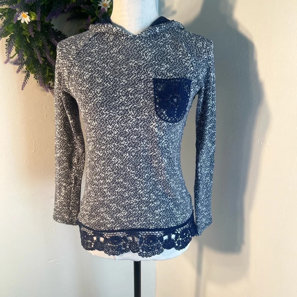Self-esteem Junior L hooded shirt/sweater embroidered lace detail on drop hem